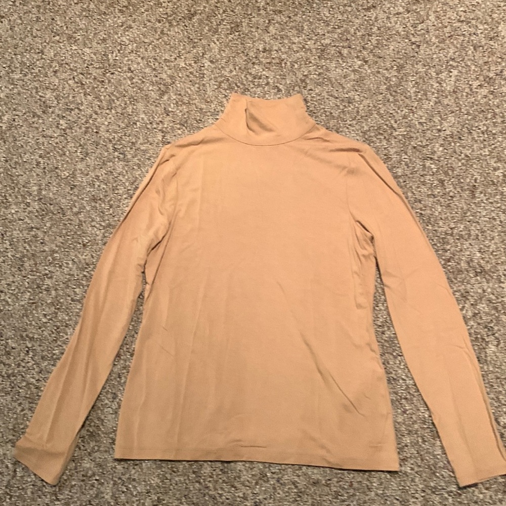 Chico’s turtle neck thin long sleeve. Gold. Size 0